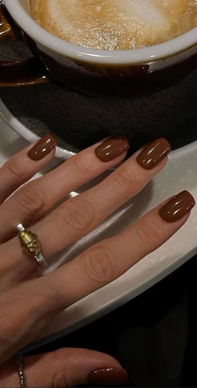 Коричневі нігті в тренді цього року