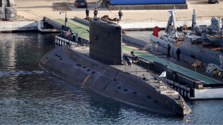 Россияне хотят починить субмарину после удара в Черном море - 285x160