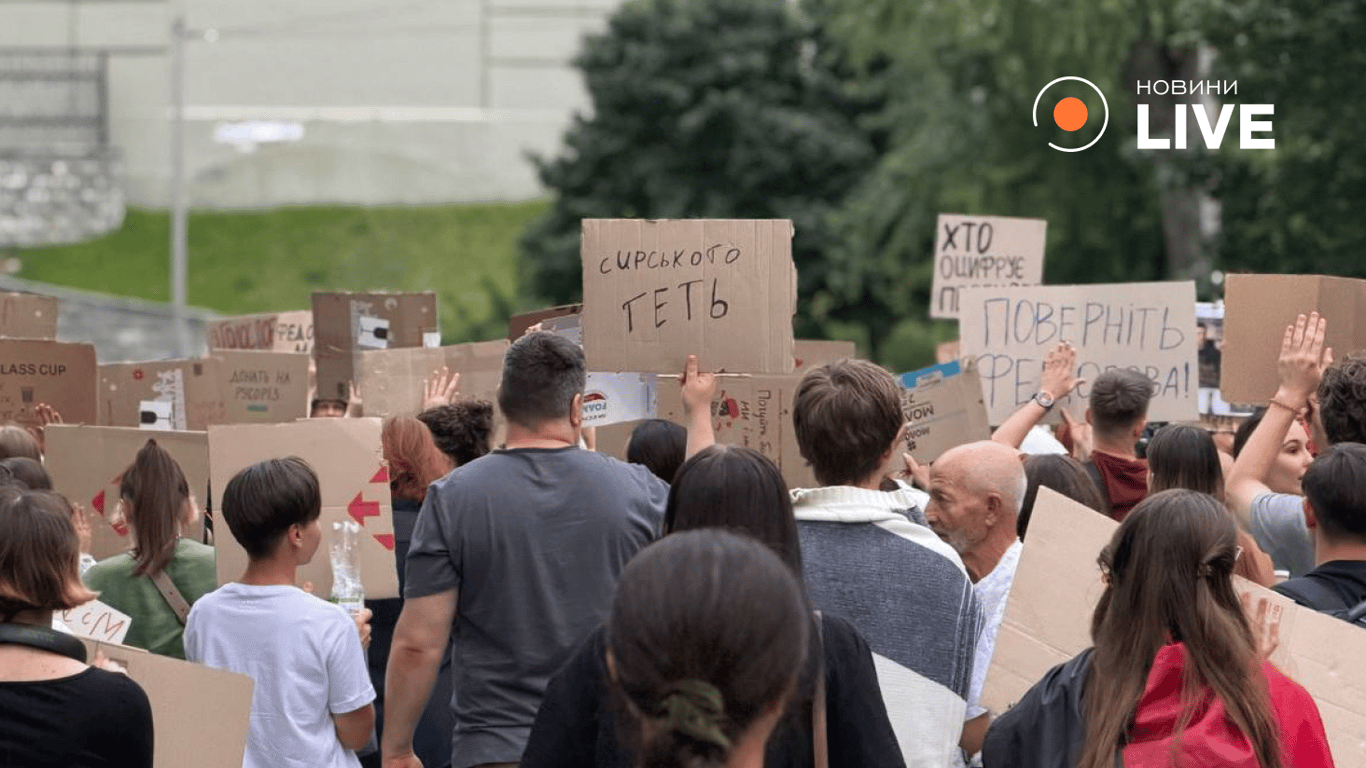 У Києві знову відбувся мітинг проти відставки Федорова з посади міністра оборони - фото 2