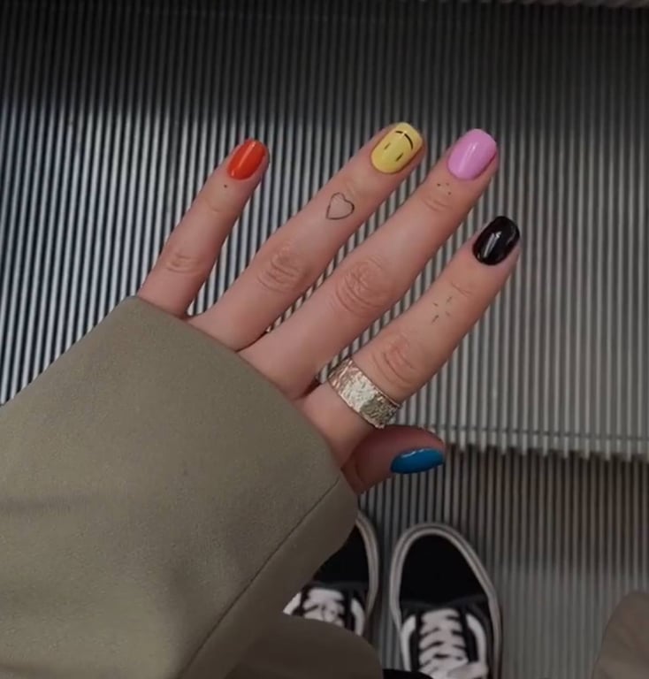 Interesting nail design that is in trend