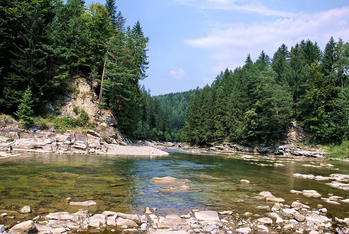 Топ-5 цікавих локацій в Україні, які варто відвідати цього літа - фото 4