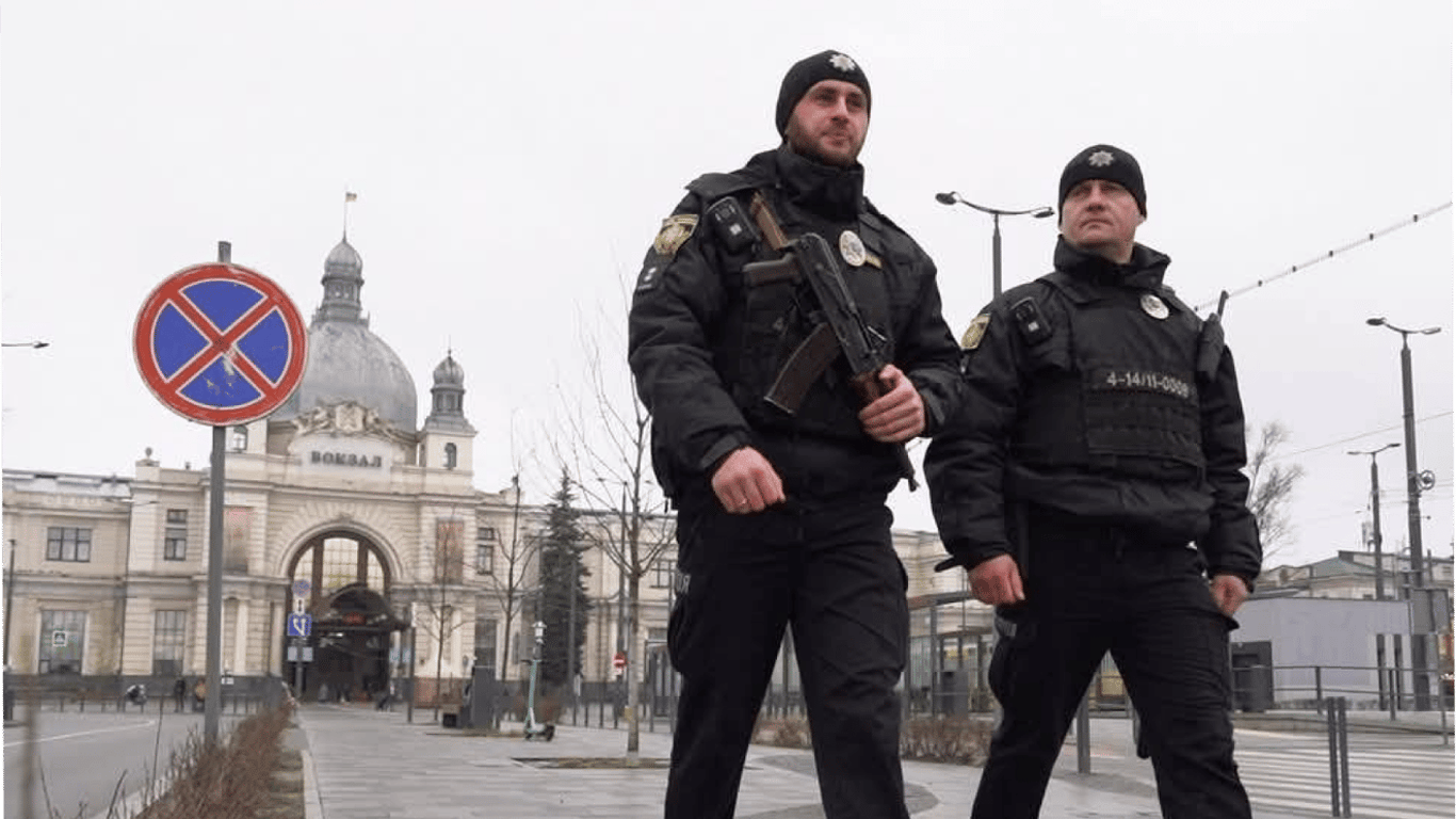 Чи має право поліція оповіщати громадян без ТЦК — відповідь