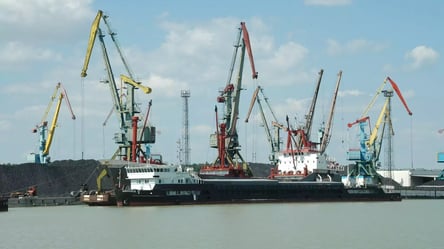 Скандал у порті Одещини: УДП вимагає повернення незаконно орендованих ліхтерів - 285x160
