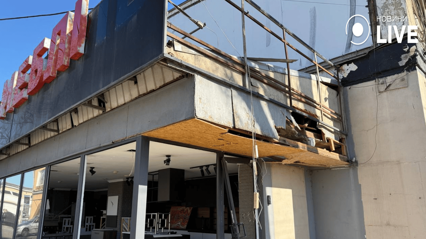 Знищені будинки — з'явилися фото наслідків обстрілу Одеси - фото 5