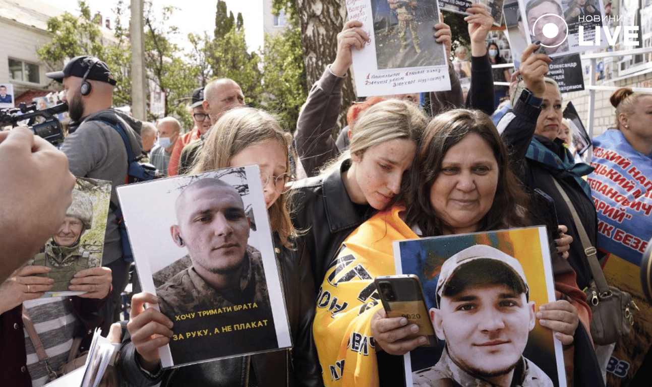 Зворушлива зустріч військовополоненого з рідними після трирічного полону