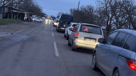 Черги на кордоні — на трасі Одеса-Рені ускладнений рух до Молдови - 290x166