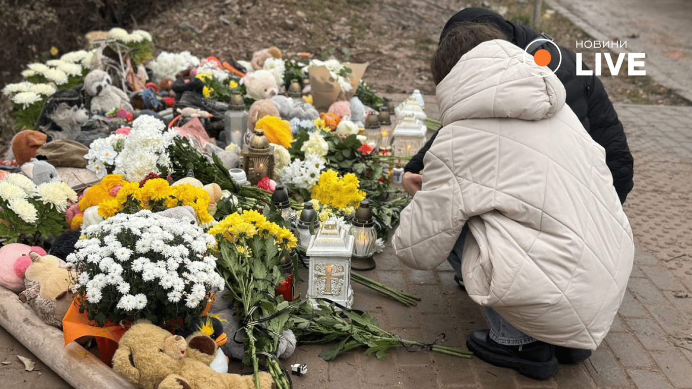 Рятувальники працюють під завалами в Тернополі — фото