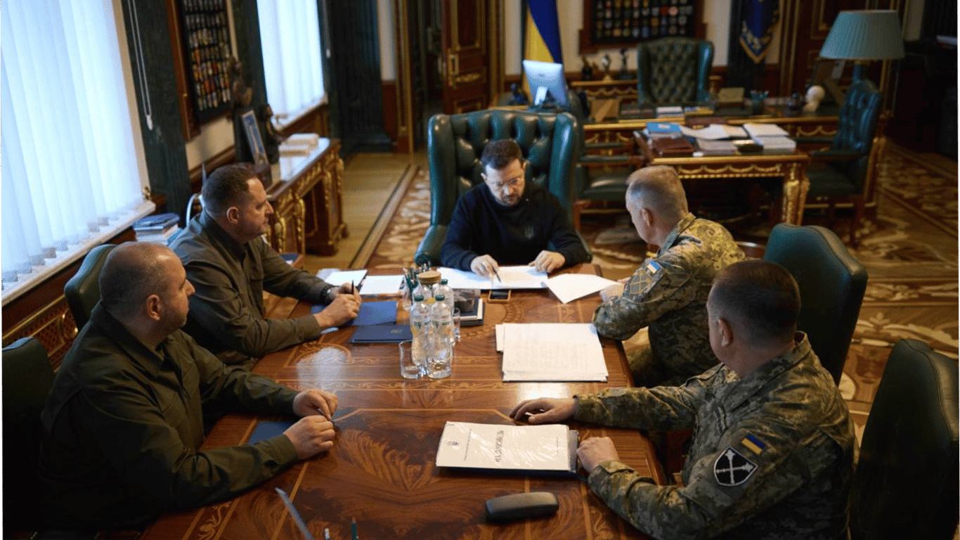 Сирський, Умєров та Баргилевич доповіли Зеленському - яка ситуація на фронті