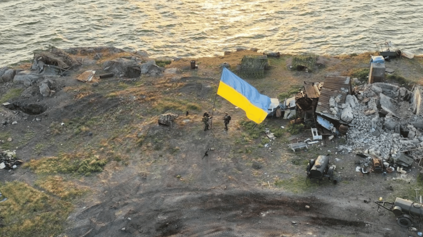 Бійці ГУР провели добу у морі, коли звільняли Зміїний