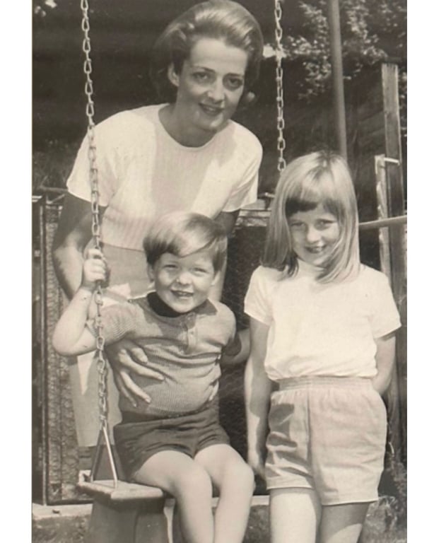 Сімейне фото Чарльза Спенсера. Фото: instagram.com/afilhadadabethinhaa