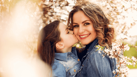 Коли День матері 2026 в Україні: точна дата зворушливого свята - 285x160