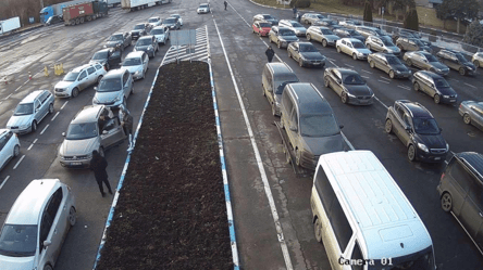 Пробки на трассе Одесса-Рени — выезд в Молдову затруднен - 285x160