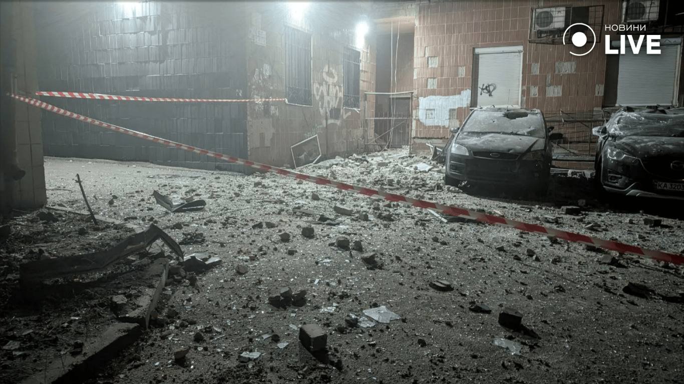 Уламки безпілотників впали у Києві — фото наслідків