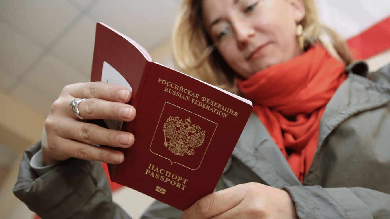 Примусова паспортизація — скільки українців отримали російське громадянство в окупації