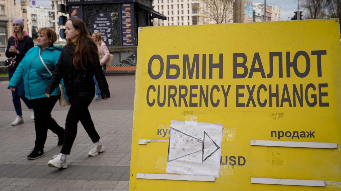 Курс євро в Україні — чи буде дорожчати валюта найближчим часом