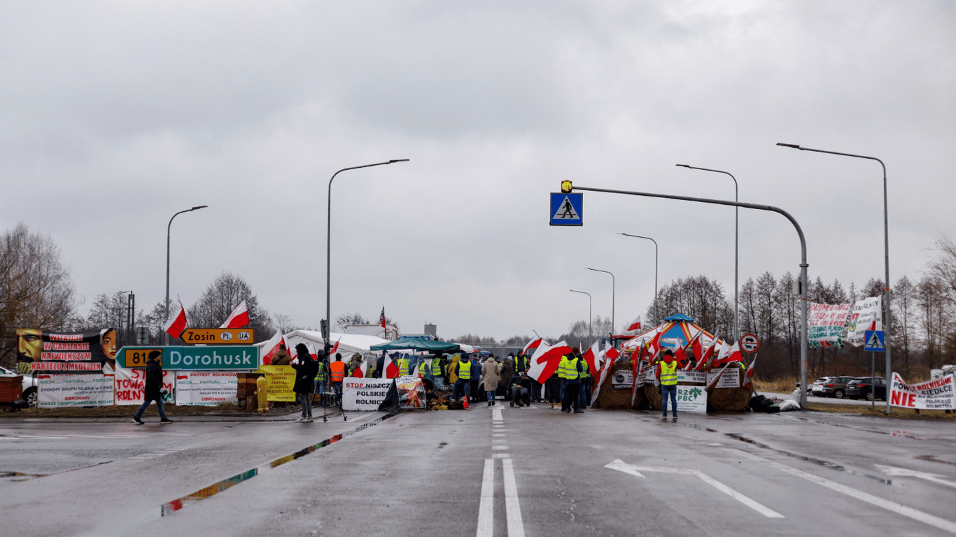 Польские фермеры заблокировали проезд автобусов на пункте пропуска с Украиной — Кубраков среагировал