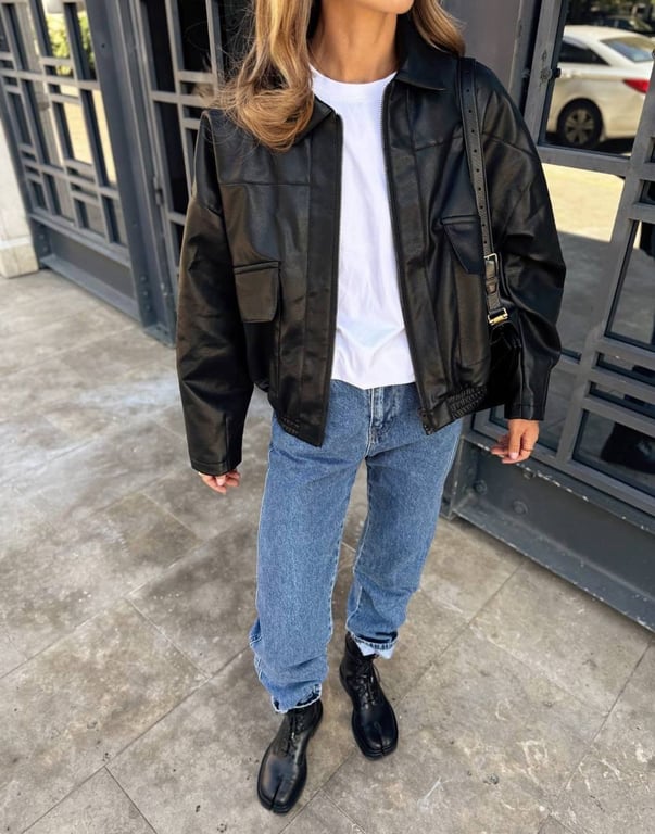 Шкіряна куртка має дуже ефектний вигляд