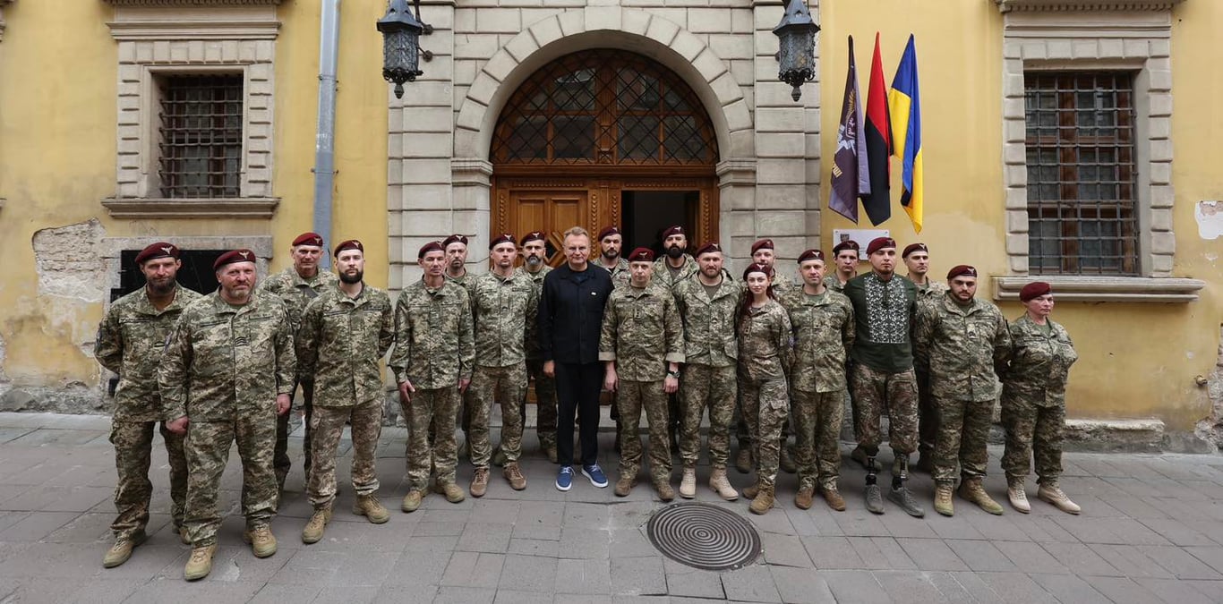 Садовий та військові