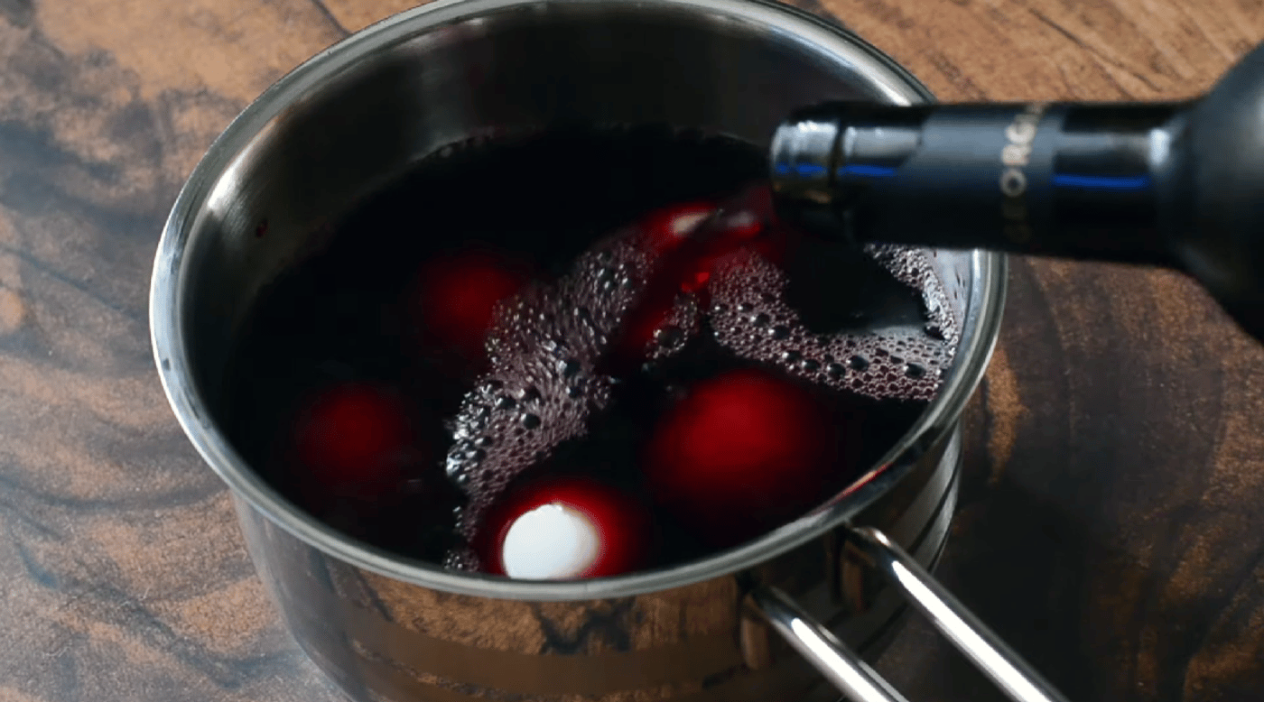 Як пофарбувати яйця вином - рецепт