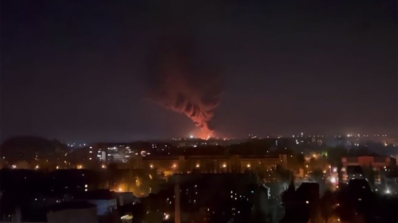 Взрывы в городе Одесса сейчас 31 декабря - в Одессе горит многоэтажка