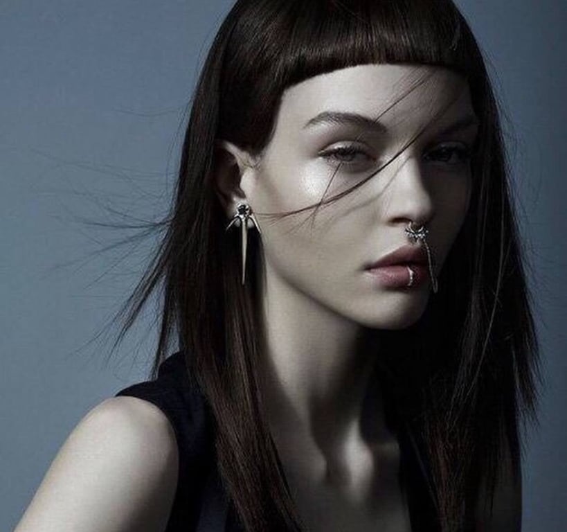 Super-short bangs are back in trends