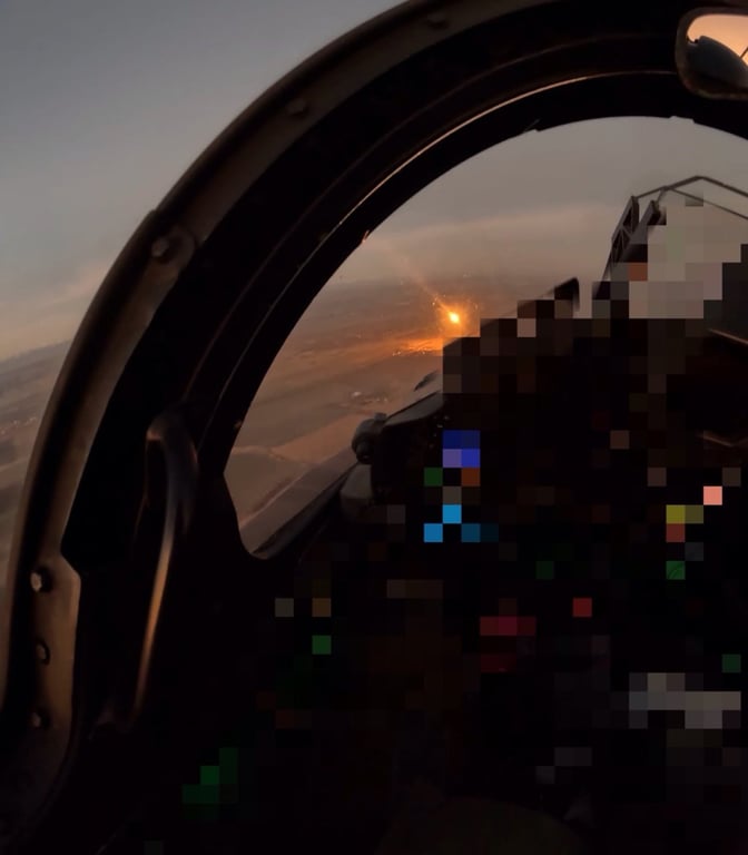 Військові збивають ракети з винищувача