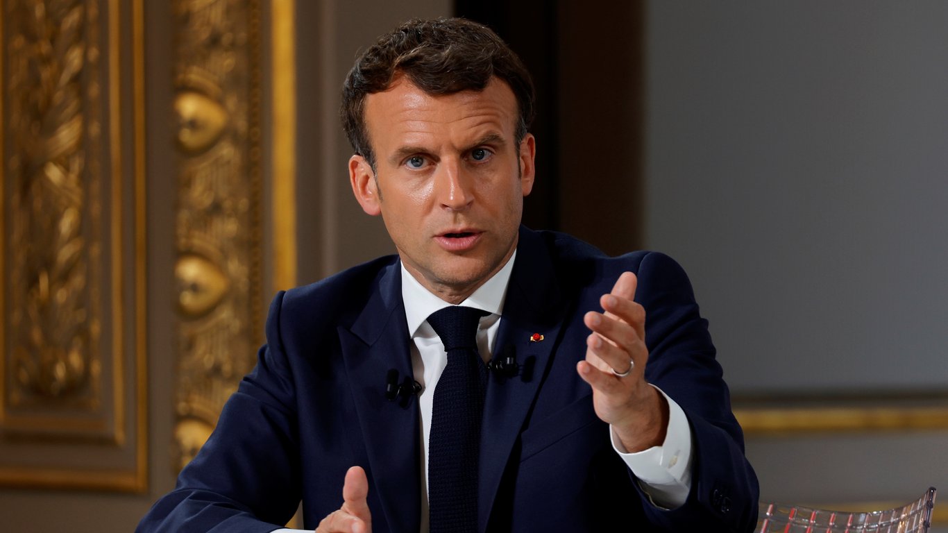Во Франции политики раскритиковали заявление Макрона о помощи Украине