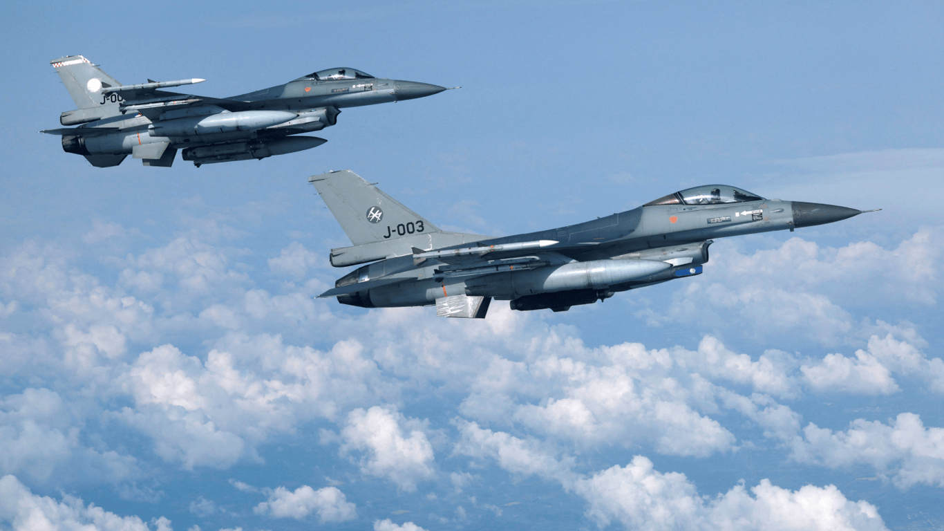 Военные прокомментировали поднятие Румынией F-16 во время атаки РФ