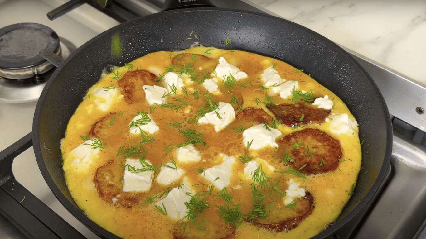 смачний рецепт сніданку з яєць та картоплі