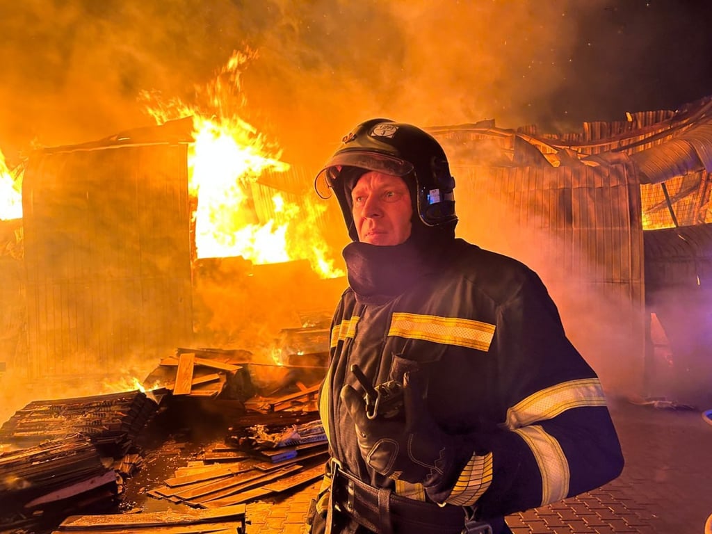 масштабный пожар на складе в Виннице