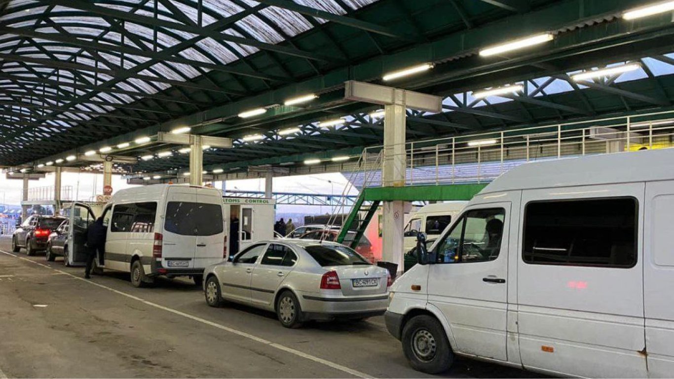 Проблемы выезда из Одессы в Молдову: большие пробки на трассе