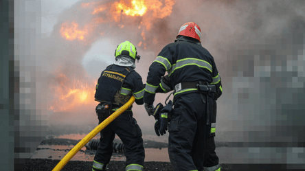 Россия ударила баллистикой по предприятию Чернигова: есть погибший - 290x166