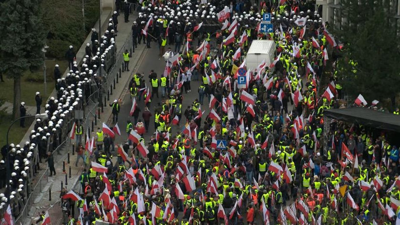 Протести польських фермерів у Варшаві — 13 поліцейських потрапили до лікарні
