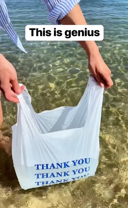 Турист поділився геніальним лайфхаком, як відмитись від піску - фото 1