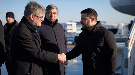 Зеленський прибув до Парижа на зустріч "Коаліції охочих" - 285x160