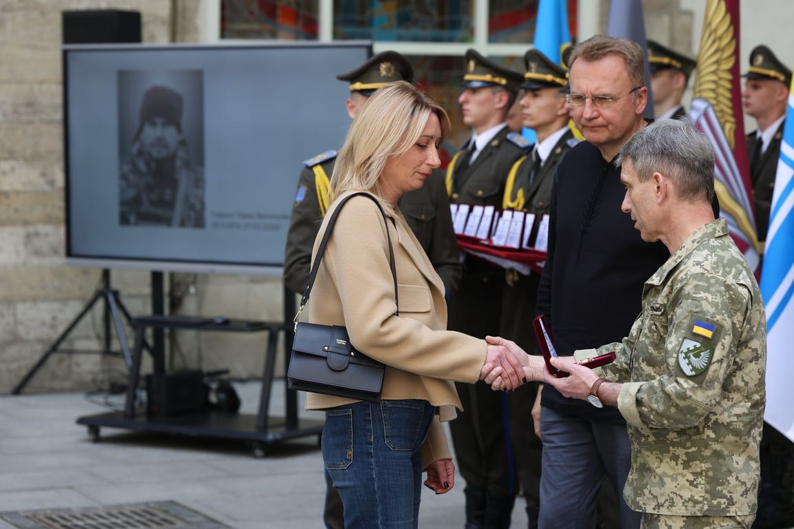 30 родин загиблих Героїв: Львів вручив нагороди рідним захисників