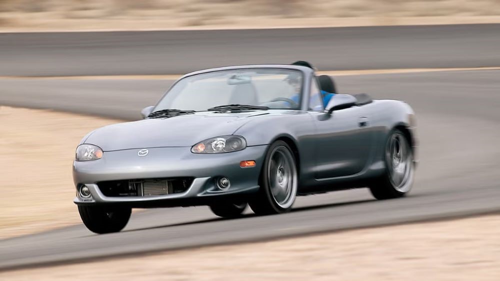 Четыре автомобиля, где невозможно поменять масло самостоятельно - фото 2