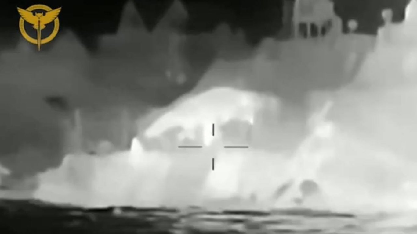 ГУР показало відео нічної атаки по кораблях Росії у Криму