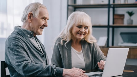 Блокировка пенсий украинцев — почему могут не возобновить выплаты - 285x160