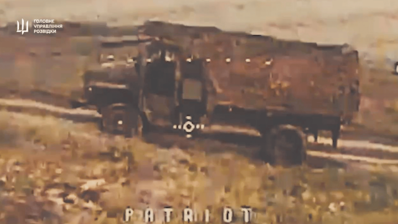 Розвідники показали, як нищать російські вантажівки