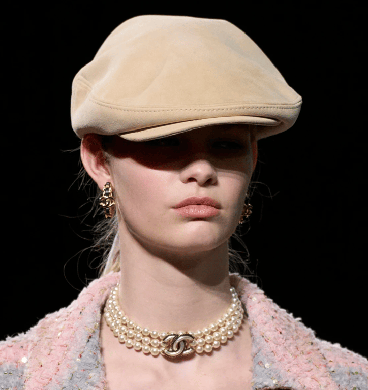 Жемчуг в виде сережек или ожерелья выглядит элегантно