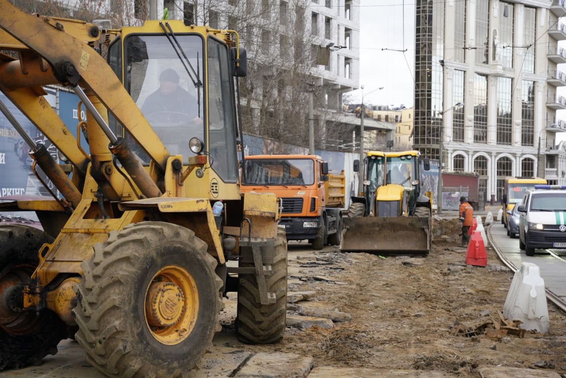 ремонт на вулиці Глибочицькій у Києва