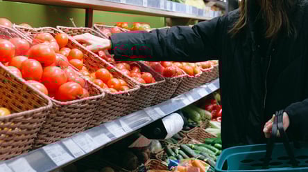 В Украине переписали цены на помидоры и огурцы — новая стоимость - 285x160