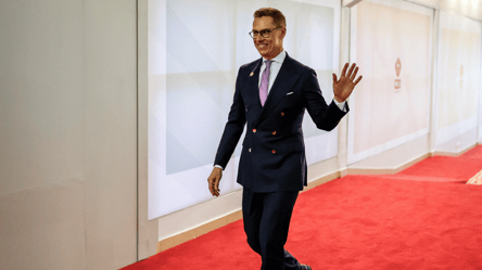 Лідер Фінляндії прибув на перемовини США та України — відео - 290x166