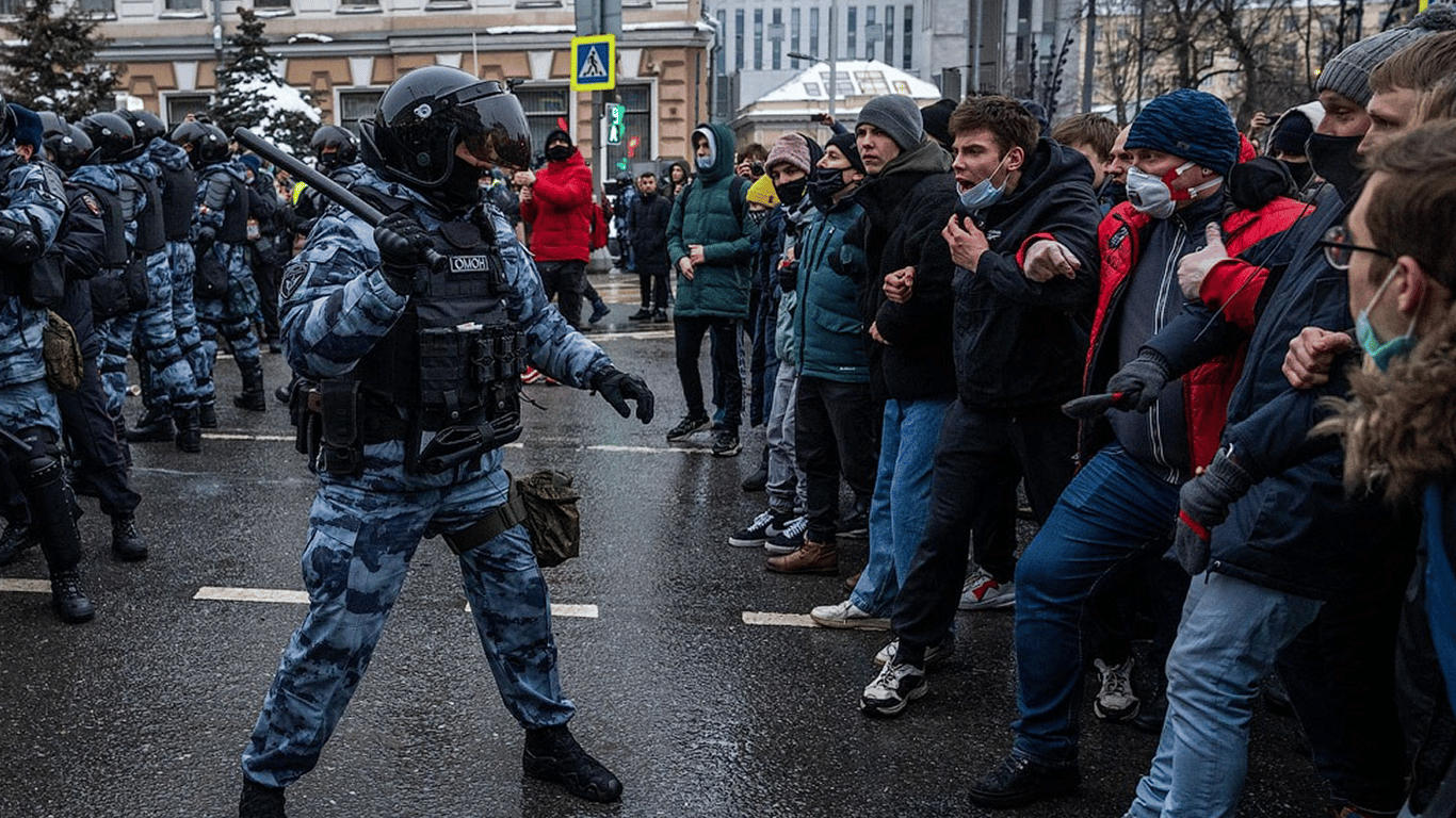 Россиян задерживают на митингах против ограничения интернета