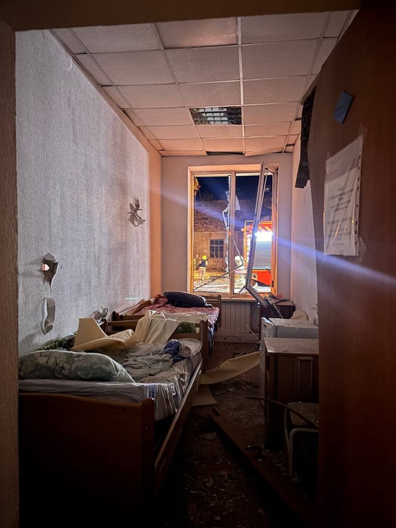 Russian occupiers dropped a KAB on a hospital in Kharkiv — photos of the aftermath - photo 2