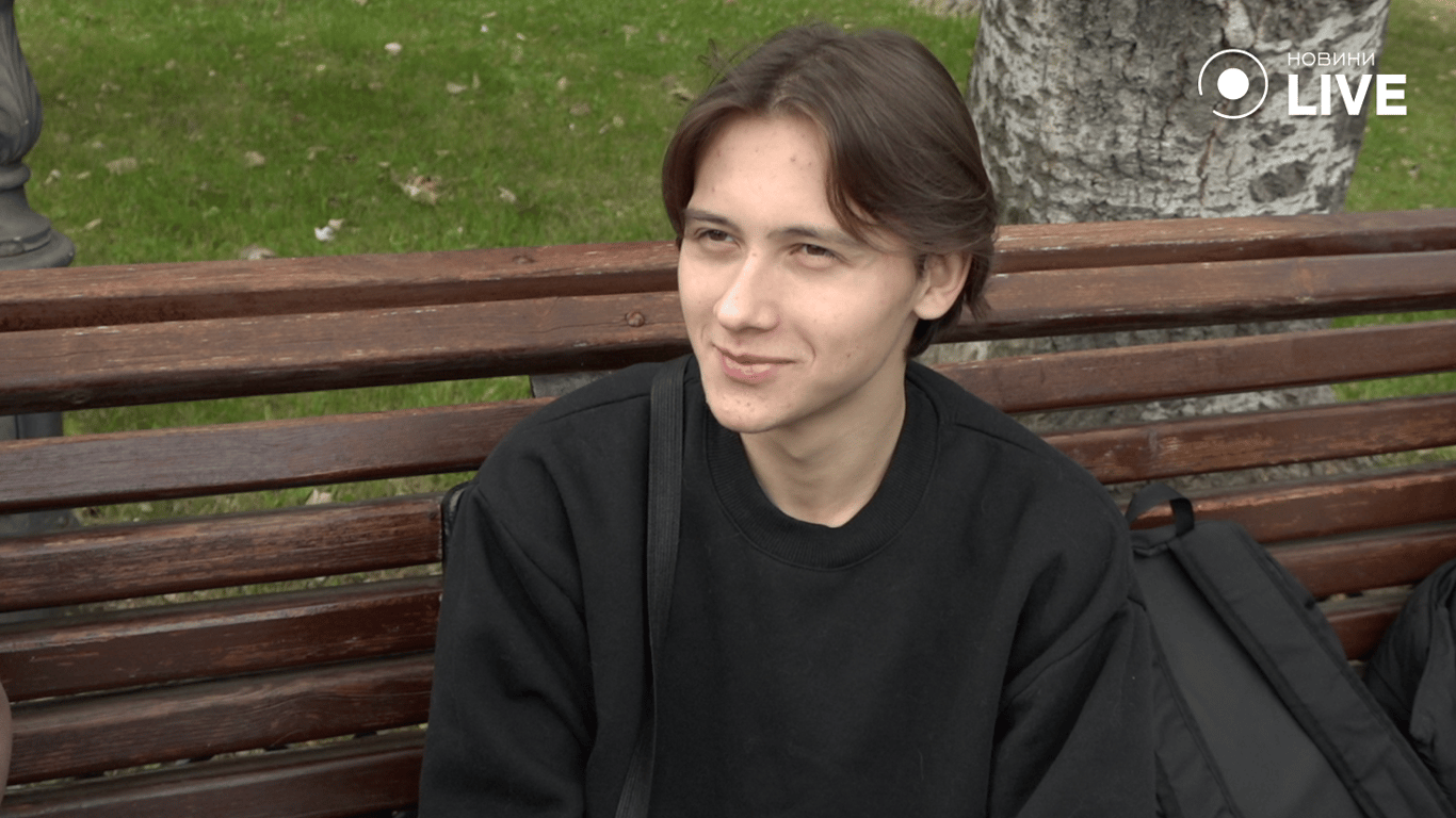 Одесит Ерік про зарплатні вчителям