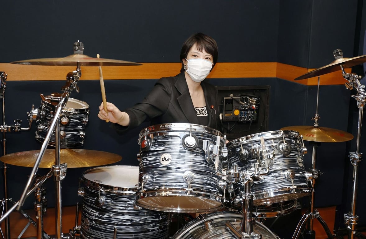 Антифеминистка и байкерша — кто станет первым премьером Японии - фото 4