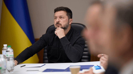 Зеленський провів Ставку з командирами корпусів та виробниками зброї - 304x171