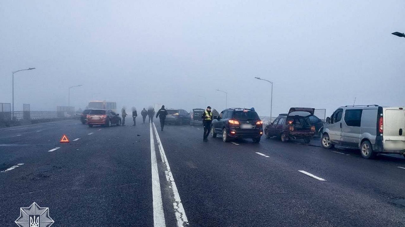Во Львове произошло сразу три ДТП — столкнулось 27 авто